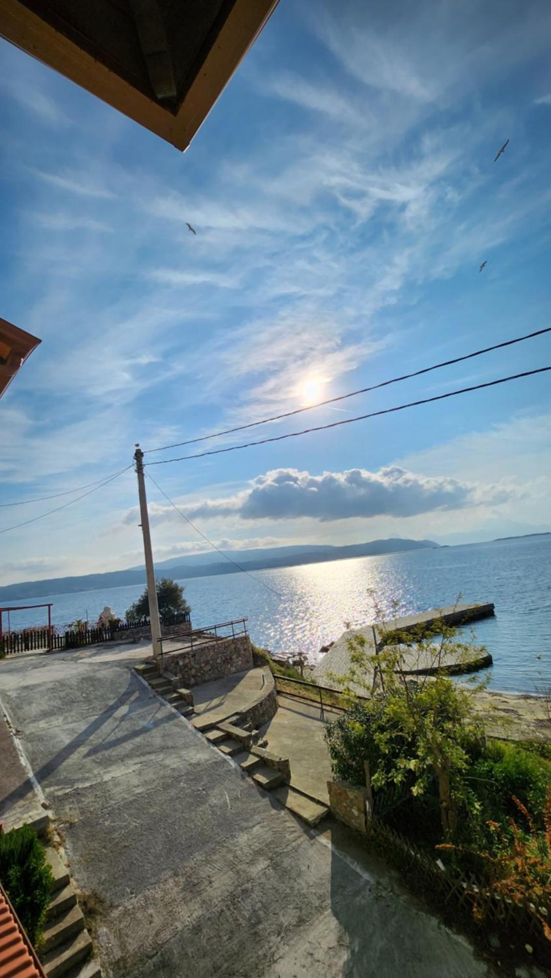 Gianni'S Apartment By The Sea Ammouliani Exterior photo